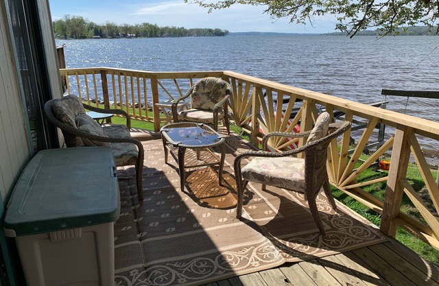 Chautauqua lakefront cottage🐠GREAT LOCATION 🐠Pet friendly