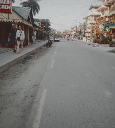 Cheap Room finder service located in sauraha, hattichowk main road