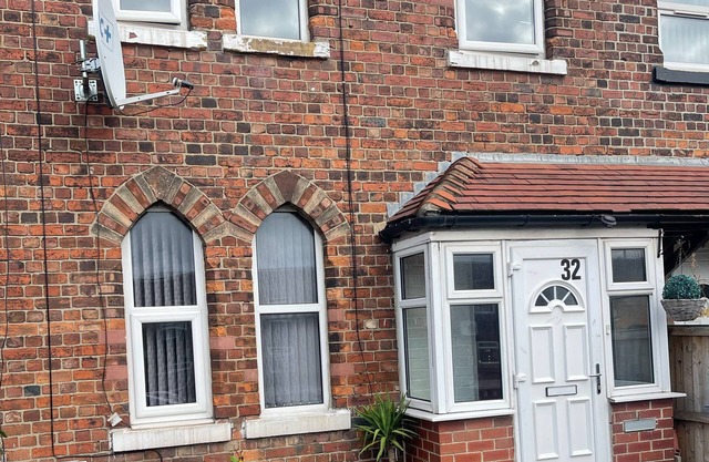 Cheerful 2 bedroom house in this popular area of bradford BD2