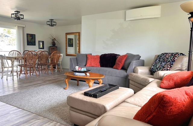 Cheerful 3 Bd Close to Eugene