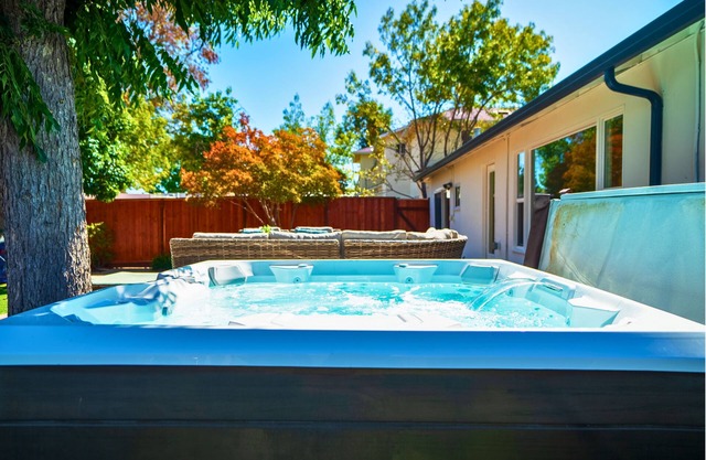 Cheerful 3BR - Bar, Jacuzzi & Kids Treehouse