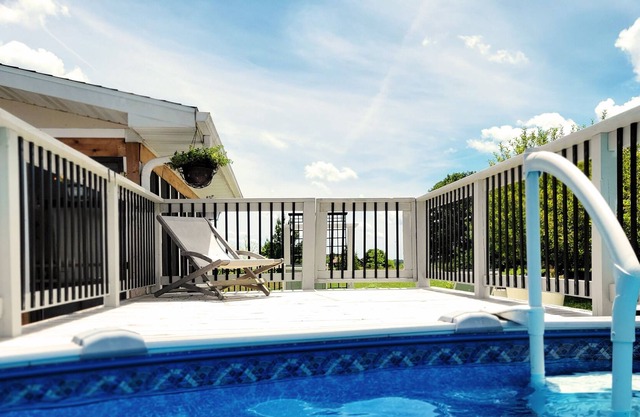 Cheerful, large home w/ pool, billiards & Campfire!