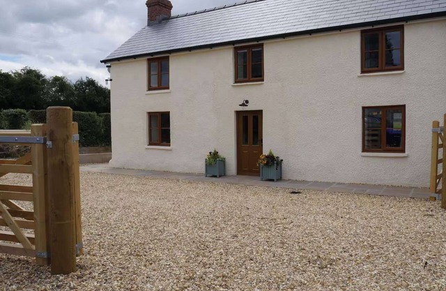Cherry Trees - 2 bedrooms -Pets Ok - woodburner