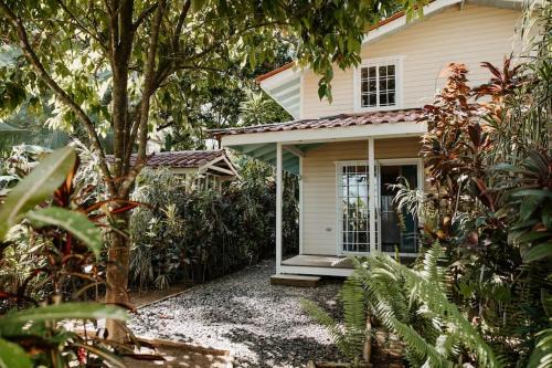 CherryTree Bungalow of Villa Paraiso/Beachfront