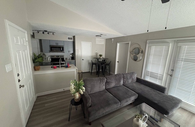 Chic 1-bedroom apartment with AC, WiFi in awesome Dallas