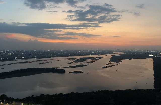 Chic 1-bedroom with WiFi, AC in fantastic river view studio apartment