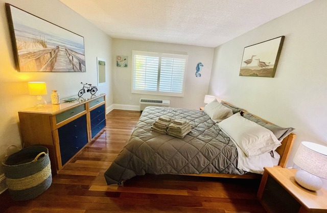 Chic Beach Oasis in Heart of Rehoboth! Steps to Fine Dining and the Boardwalk!