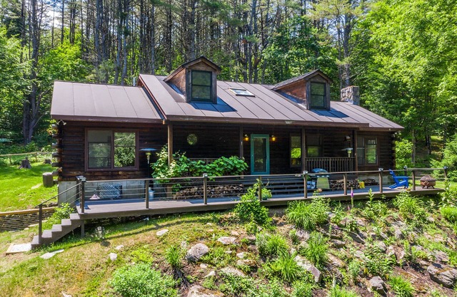 Chic Cabin near Killington for Relaxing and Co-working