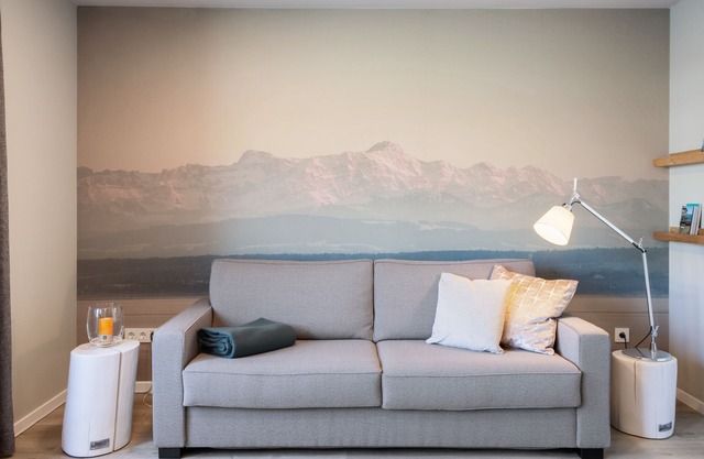 Chic city apartment - city location - close to the lake + single garage