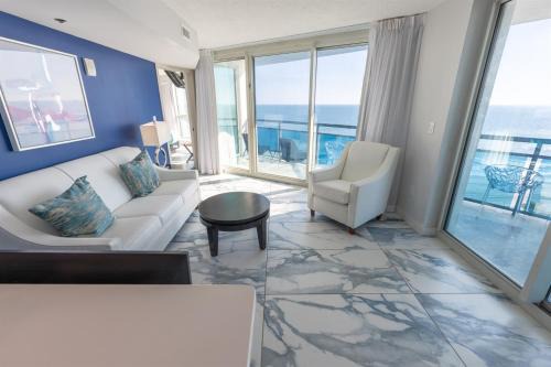 Chic condo w hot tub & oceanview balcony