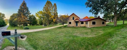 Chic Country Home W Sprawling Acreage