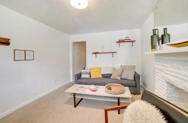Chic Pittsburgh Townhome with Private Deck!