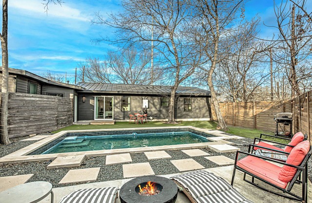 Chic Stay for 8, Mins to 6th St & Downtown!