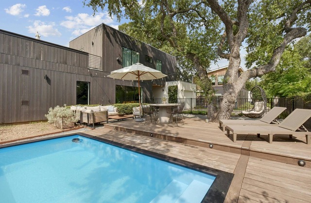 Chic Travis Heights Home + Pool - Chelsea Oak II