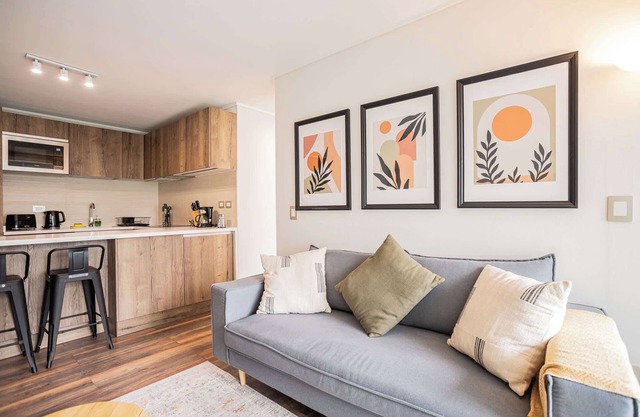 Chic Urbant: Unique Stay Manquehue - 2BR Modern Design