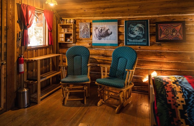 Chilcotin Sunrise Chalet Lakefront Cabin Retreat With Stunning Mountain Views