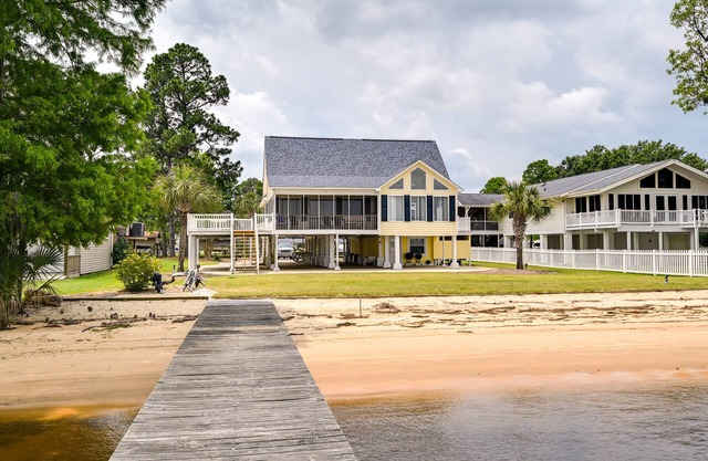 Chocowinity Waterfront Getaway w/Boat Dock!