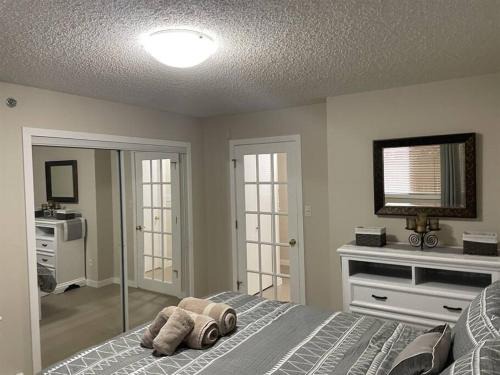 Chris Cozy Condo Commonwealth #107 Edmonton