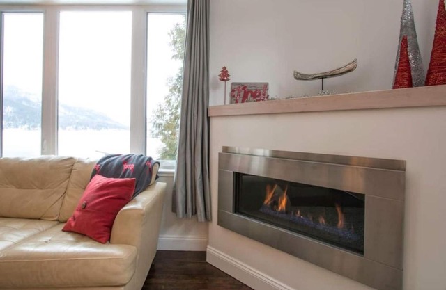 Christina Lake Lakefront, Hot Tub, Amazing Views