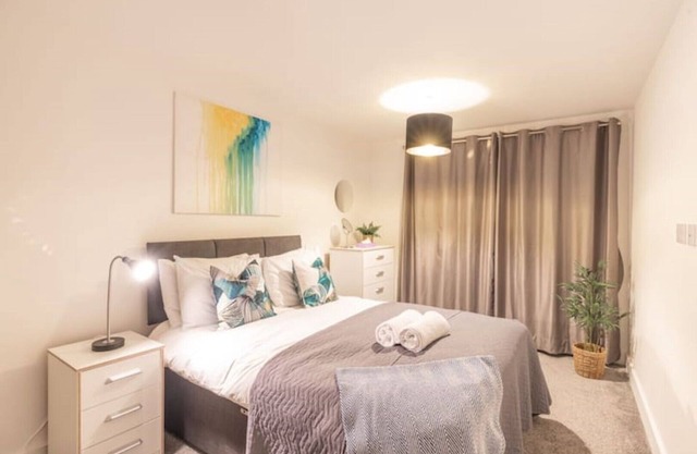 Chrome Homes - New 1 Bed City Centre Wi-Fi/SmartTV