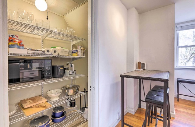 Cincinnati Vacation Rental: 6 Mi to Downtown!