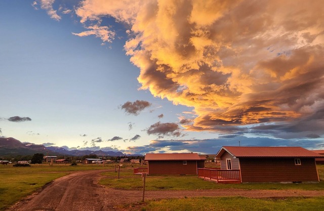 Circle R Cabin 7, Private Ranch, Mountain Views