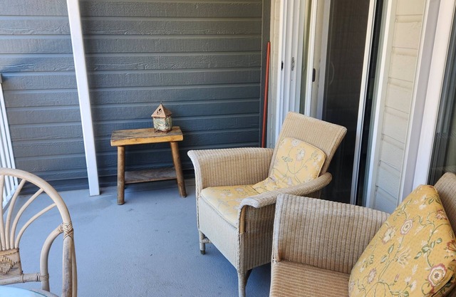 CITQ 314539nComfy Old Village location that is close to park, pool and amenities