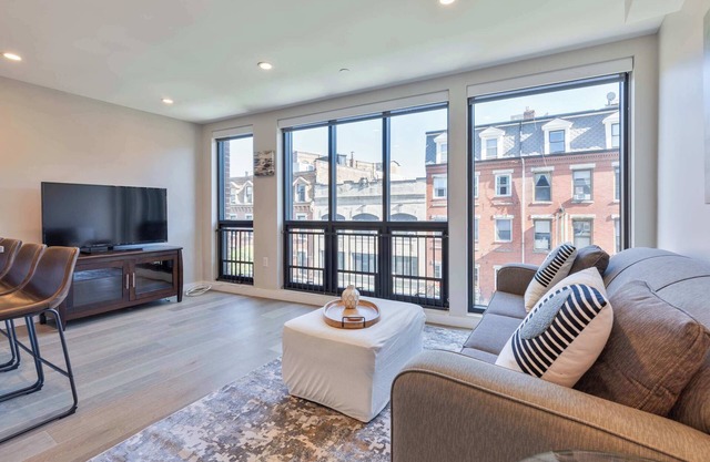 City Apt In Heart of Boston