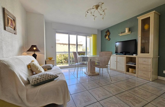 City Center Apartment with Balcony and Garage in Saint-Georges-de-Didonne