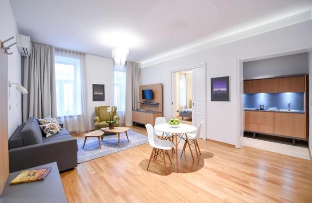 City Centre Chic Apartment Ljubljana 2/4
