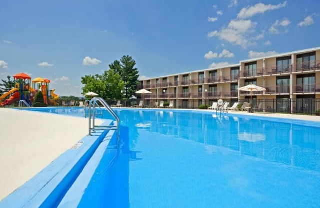 City Island Fun and Adventure! Pets Allowed, Pools & Playground, Airport Shuttle