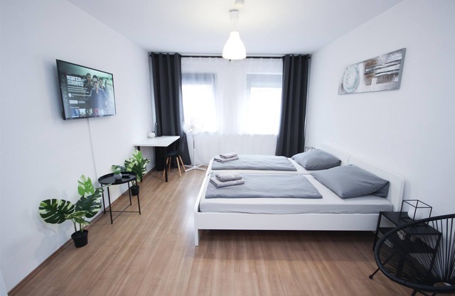 City location 4 rooms 7 Beds Balcony Netflix INET