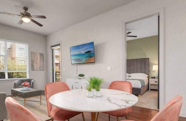 City Loft, 5* Lux King Bedrooms, The Waterway, Spacious