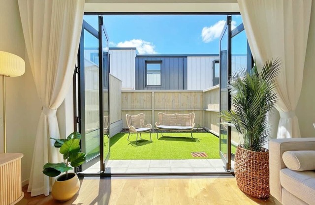 City Serenity 2BR Townhouse vs AC|Backyard|Parking