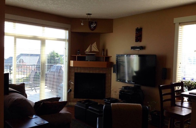 City style and small town flavour abound in this up-scale 1,100 sq
