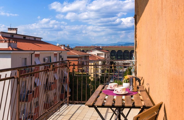 Civico40 Bright apartment with balconies and private garage