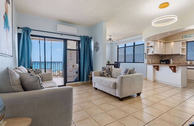 Claje Sunset! Beachfront condo at Victoria del Mar 1E
