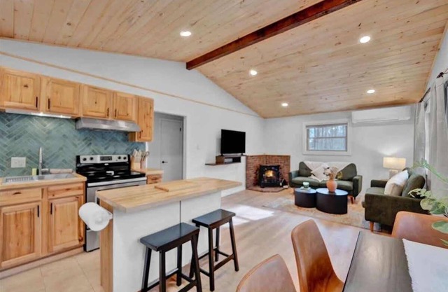 Classic Cabin | Lake Access | Hot Tub