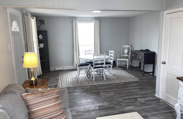Classic Charm with Modern Conveniences - ENTIRE HOUSE n30 Day minimum required