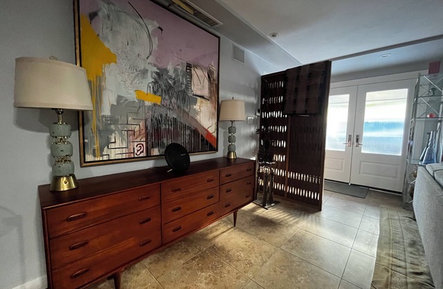 Classic Mid Century Modern - sleeps four