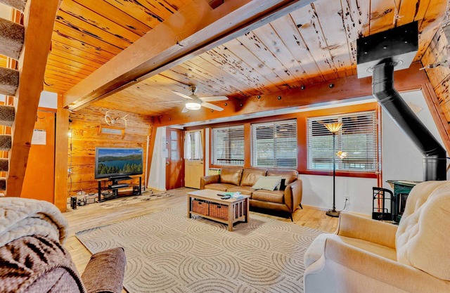 Classic Tahoe Charm – 3 Ski Resorts Within 5 Miles