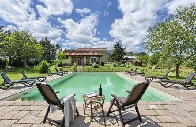 Classic Tuscany | Agriturismo le Selvole | Private pool and garden