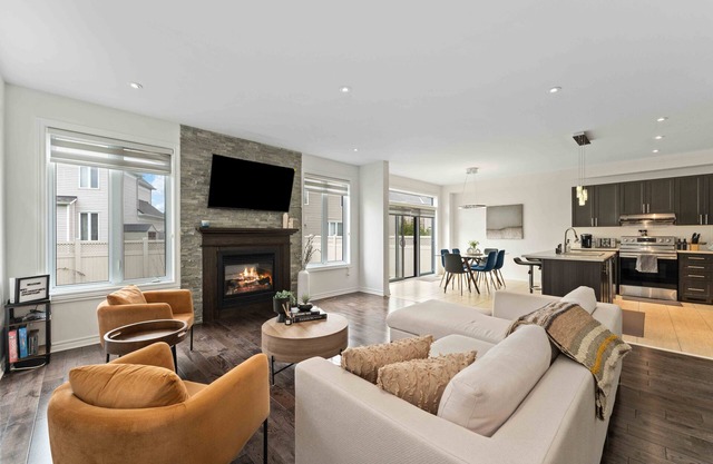 Classy and Inviting 4BD | 15 MINS 2DT