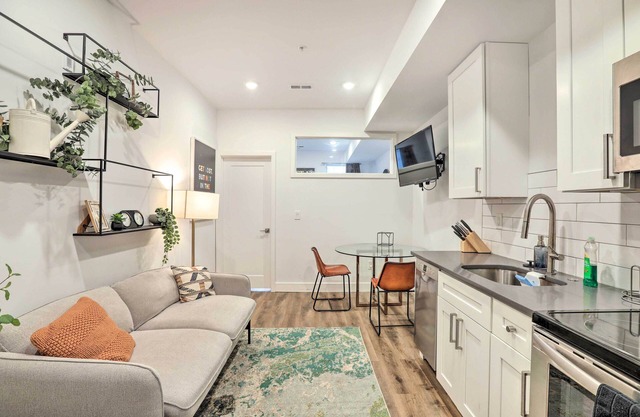 Classy Philly Apartment: 2 Mi to Downtown!