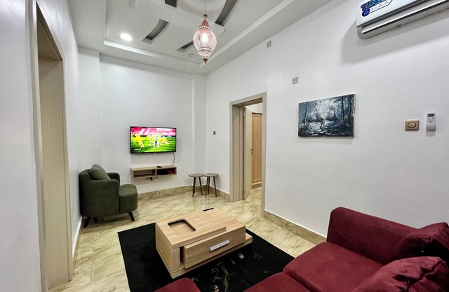 CLEAN 1 BEDROOM FLAT +WIFI, KITCHEN& 24HRS LIGHT WITH AC
