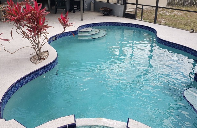 Clean 2-bedroom 2 bath turnkey pool house w central air, Wi-Fi, 15 min. to beach