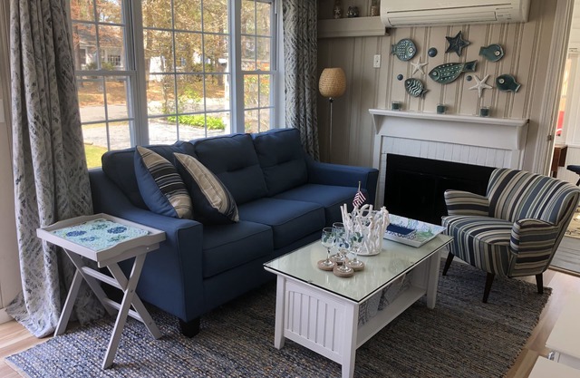 Clean and cozy mid-Cape cottage by the warm water beaches of Nantucket Sound!
