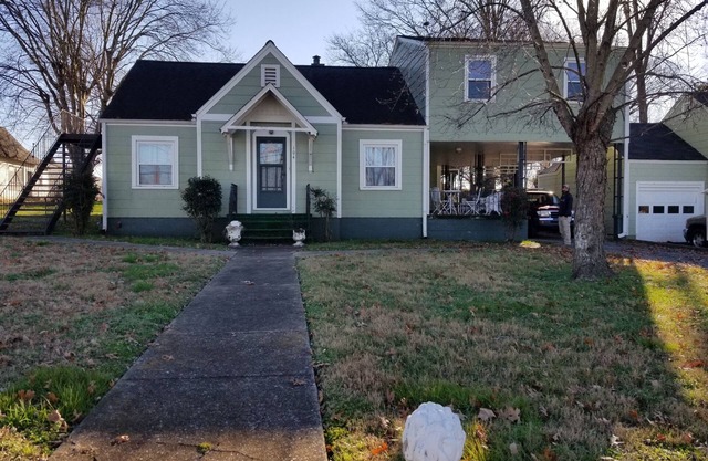 Clean and spacious house in downtown Fayetteville