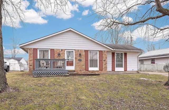 Clean & classic ranch, pet friendly, w/a fenced yard