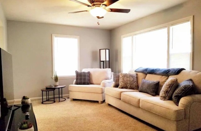 Clean & comfortable ranch-minutes from Spooky Nook and downtown Hamilton